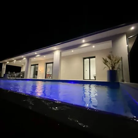 Superbe Villa Haut De Gamme Avec Piscine Privee A Seulement 5 Minutes Des Plages, Proche Ajaccio Et Porticcio Villa *